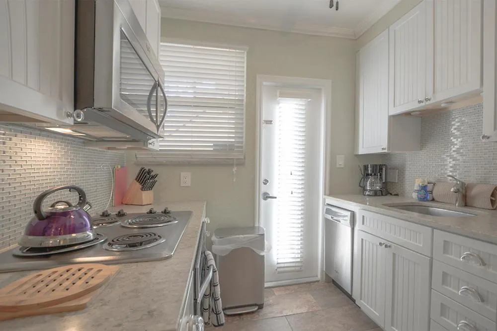 Rezort Clearwater Beach Suites #105